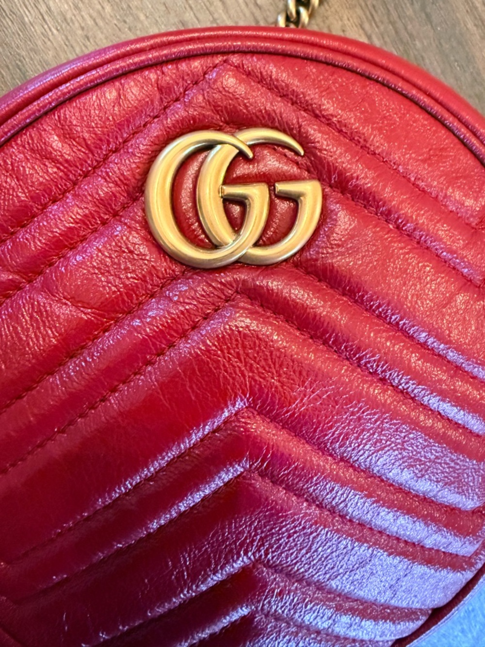 Gucci GG Marmont Round Crossbody in Red Matelassé Leather - Picture 5 of 14